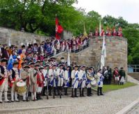 Barock Gruppenfoto Am Denkmal 3 